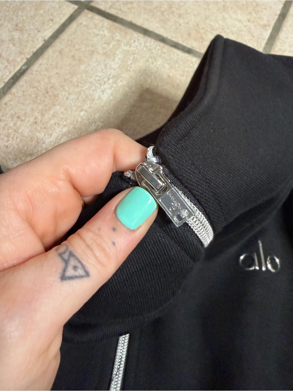 NWT ALO Accolade 1/4 Zip Pullover (Black) Size Large - Picture 12 of 13